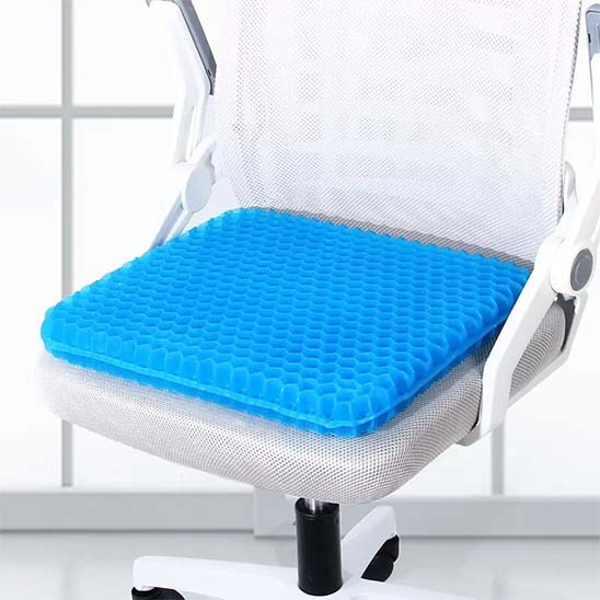 coussin ergonomique nid d'abeille sur chaise bureau