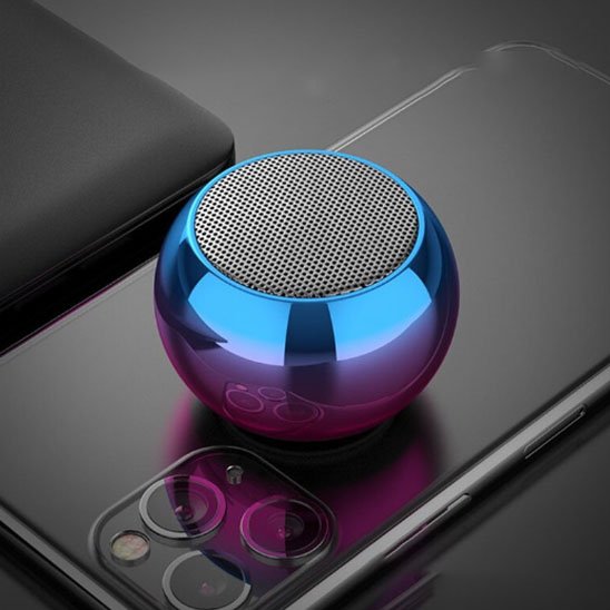 Enceinte bluetooth sphérique design irisé sur téléphone
