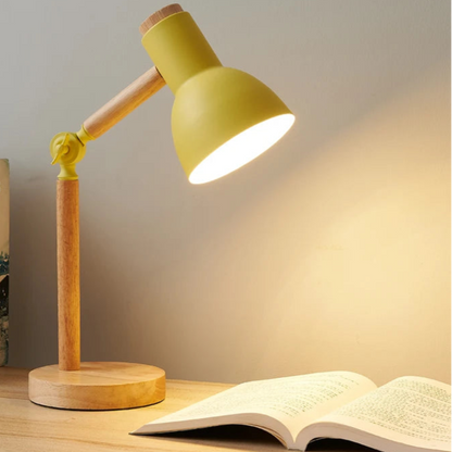 lampe de bureau couleur jaune sur bureau