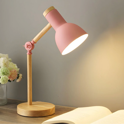 lampe de bureau couleur rose sur bureau