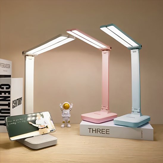 lampe de bureau led trois choix de couleur sur bureau 