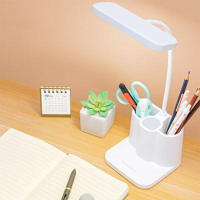 lampe de bureau leds sur bureau devant carnet