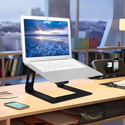 ordinateur sur support ordinateur portable couleur noire sur bureau 