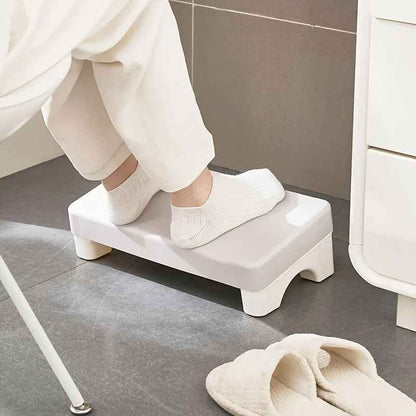 pieds de femme sur bureau repose pieds devant bureau