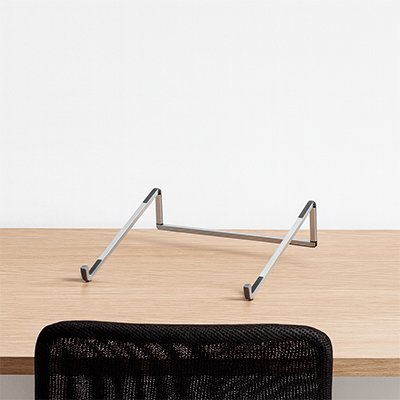 rehausseur ordinateur portable design minimaliste sur bureau 