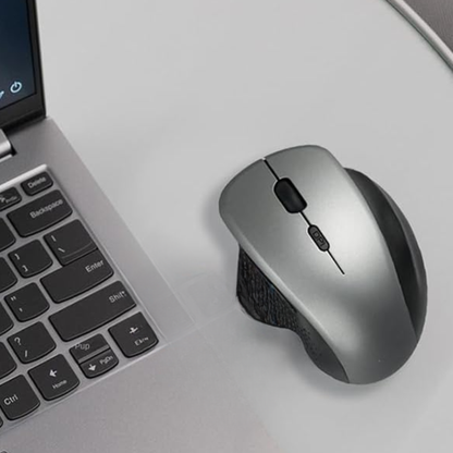 souris ergonomique sur bureau avec ordinateur