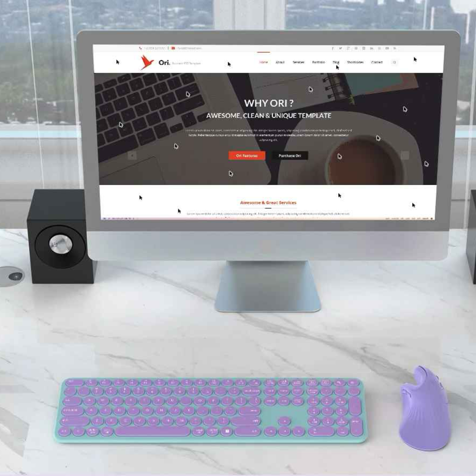 souris ergonomique verticale sur bureau devant ordinateur