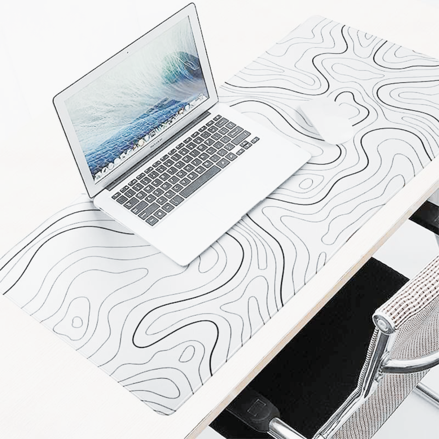 sous main bureau design minimaliste sous ordinateur portable