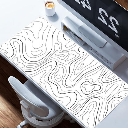 sous main bureau devant écran ordinateur dans bureau