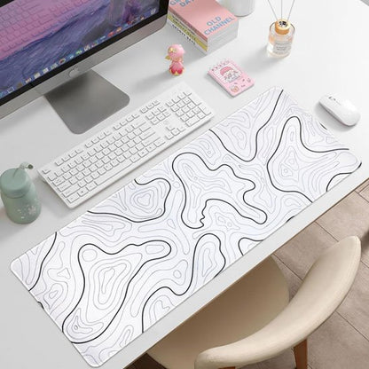 sous main bureau noir et blanc devant écran ordinateur