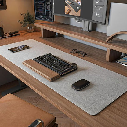 sous main pour bureau en feutre blanc sur bureau