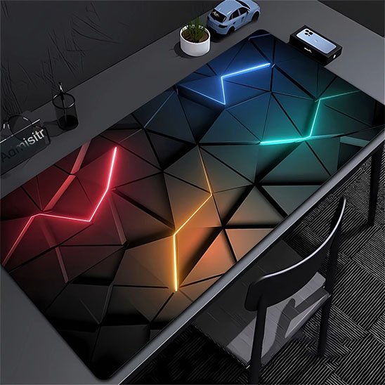 tapis de souris gaming design géométrique dans bureau gris