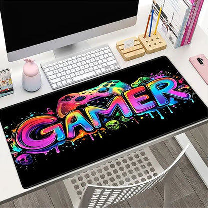 tapis de souris pour gamer​ sur bureau devant ordinateur